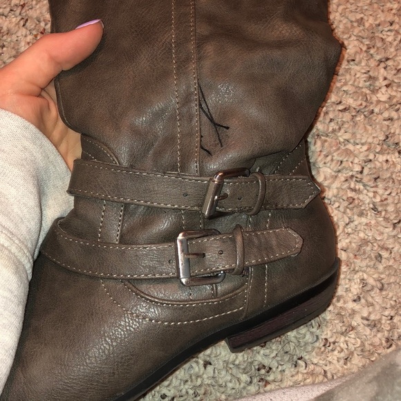 Boots - Picture 3 of 4